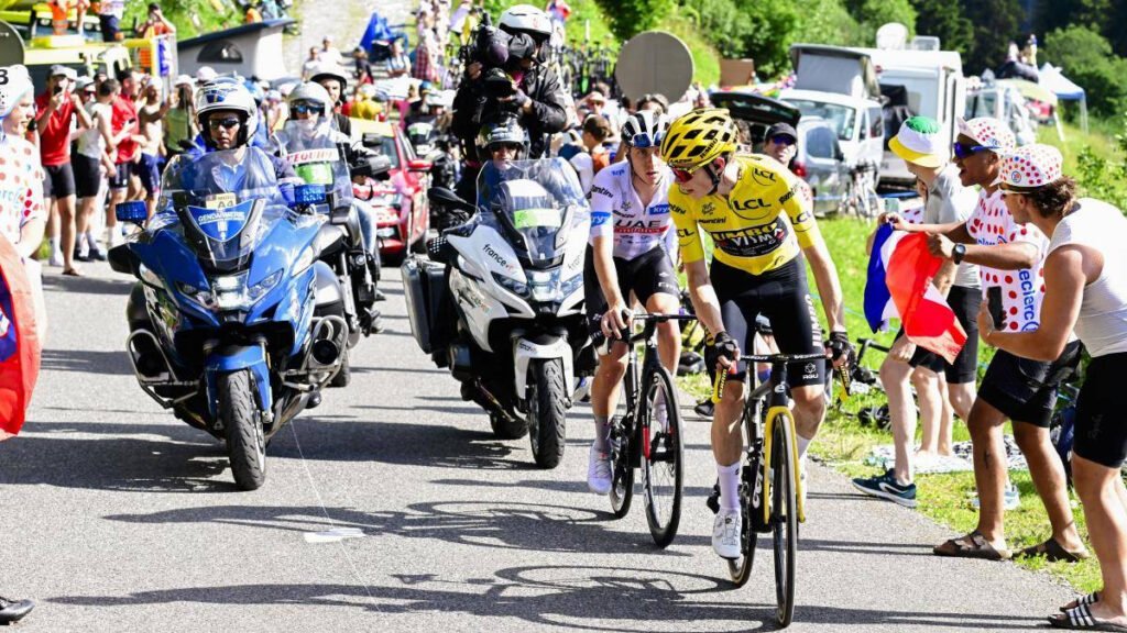 "Turul Franței 2023: Cicliștii se confruntă cu pericolele căldurii extreme de 44 de grade"