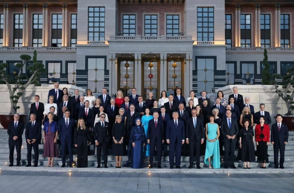 "Nicușor Dan Strategic Alignment Behind Donald Trump at NATO Dinner in Ankara"