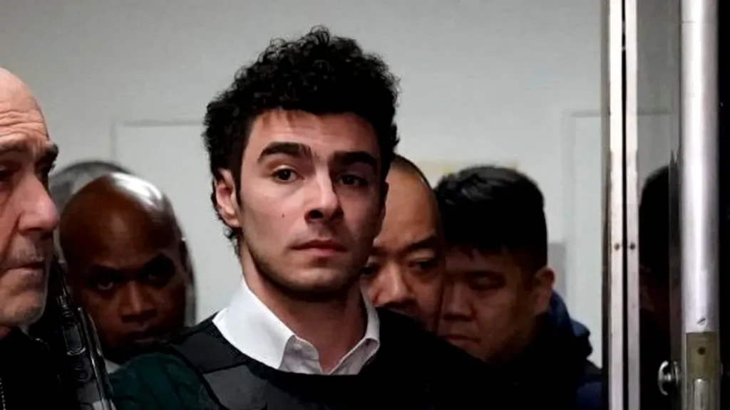Procesul lui Luigi Mangione va beneficia de un juriu anonim pentru a proteja integritatea acestuia. "Luigi Mangione: Proces cu Juriu Anonim pentru Protejarea Integrității"