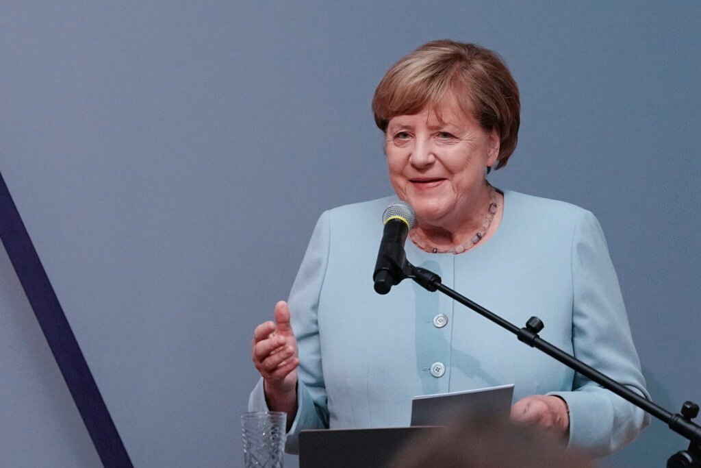Angela Merkel avertizează înaintea alegerilor din Saxonia "Angela Merkel Avertizează despre Impactul Alegerilor din Saxonia"