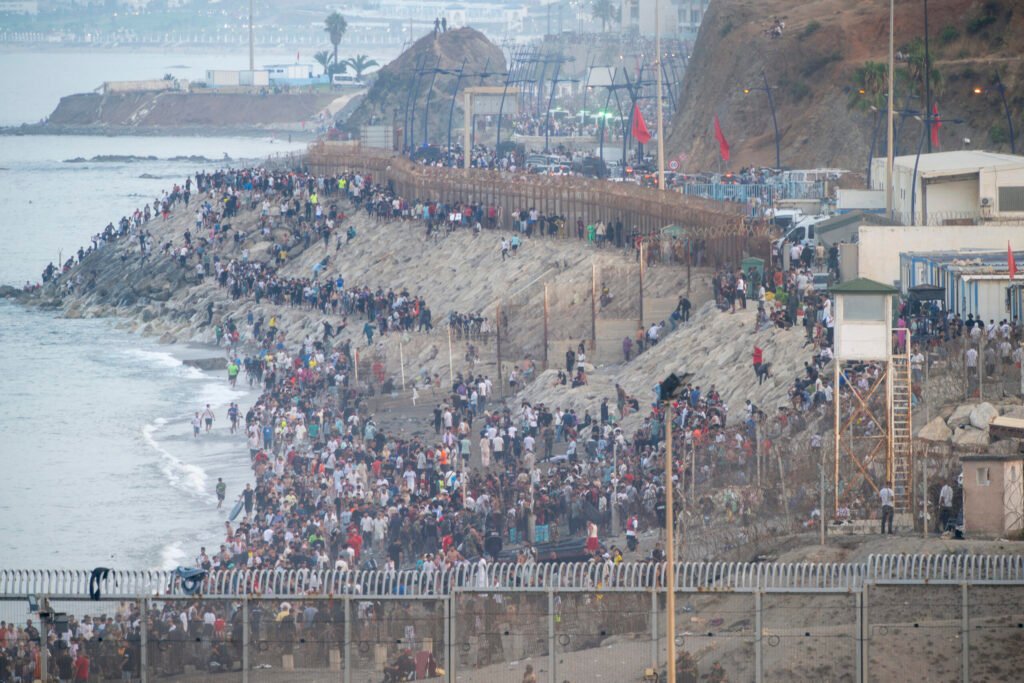 UE a convocat o reuniune de urgență a miniștrilor de interne pe tema crizei migranților din Ceuta "Reuniune de Urgență a Miniștrilor de Interne UE pentru Criza Migranților din Ceuta"