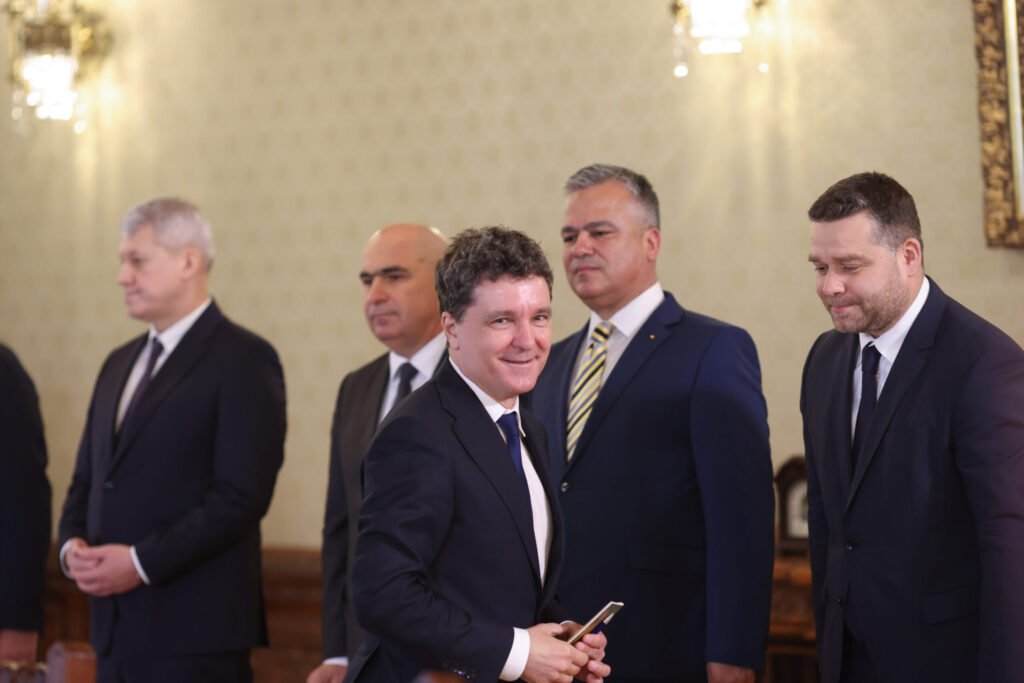 Legea salarizării încă nu e gata. Liderii PSD, PNL, USR și UDMR, chemați joi la Cotroceni pentru o nouă rundă de negocieri (surse) "Negocieri la Cotroceni: PSD, PNL, USR și UDMR se reunesc pentru finalizarea legii salarizării"