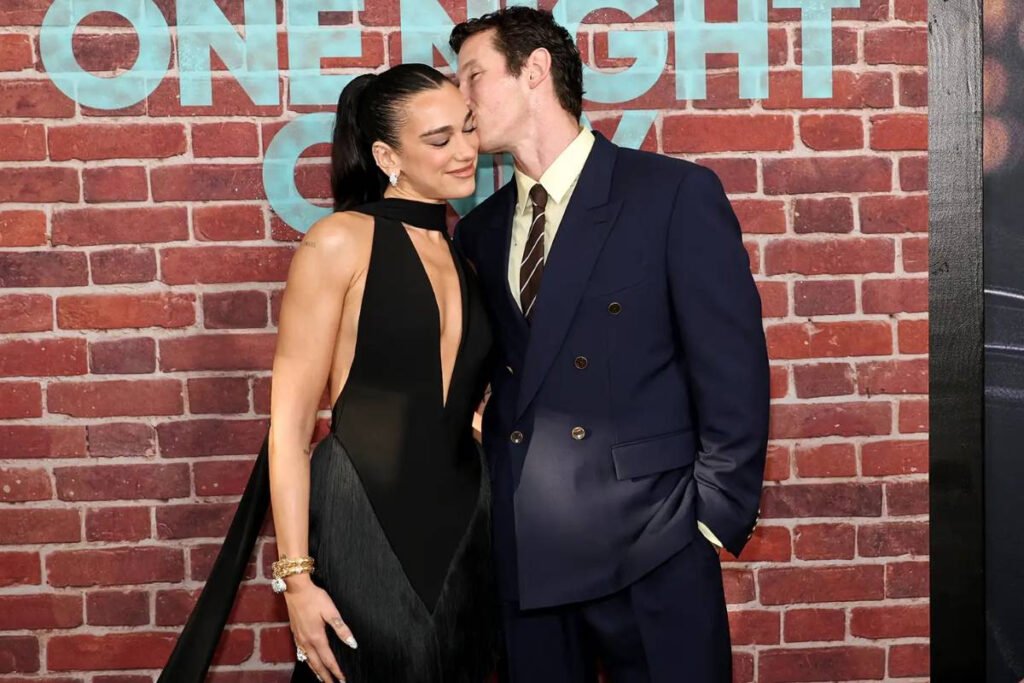 "Dua Lipa și Callum Turner strălucesc pe covorul roșu la debutul lor post-nuntă"