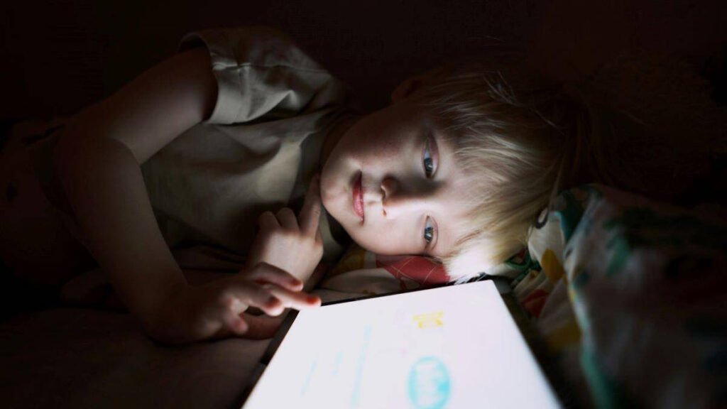 "Unul din Trei Adolescenți Accesează Conținut Despre Automutilare Datorită Algoritmilor"