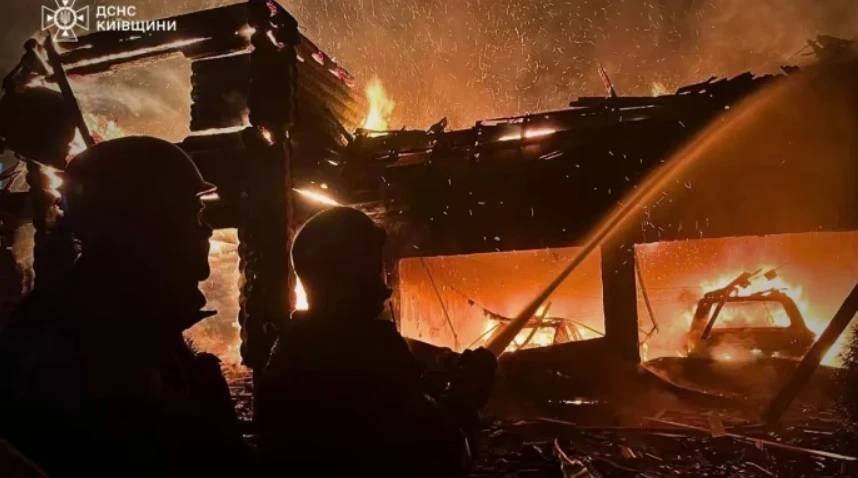 Atac aerian devastator asupra Kievului: Rusia a lansat rachete balistice și drone, bilanț tragic de 15 morți și peste 21 de răniți. "Atac aerian devastator asupra Kievului: 15 morți și peste 21 de răniți în rachete balistice și drone rusești"