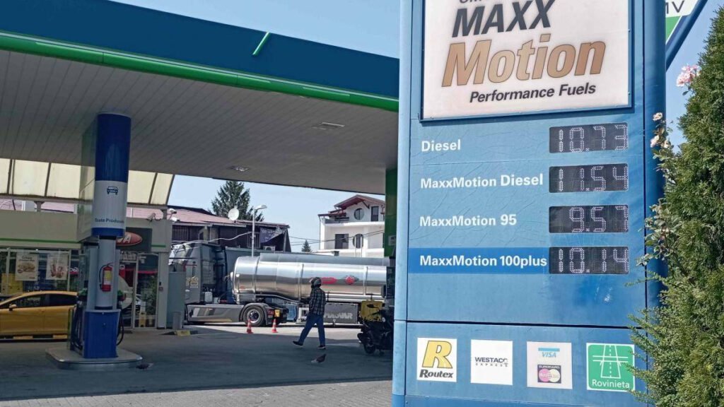 Benzina și motorina continuă să se scumpească "Scumpirea Benzinei și Motorinei: Cauze și Impact asupra Consumatorilor"
