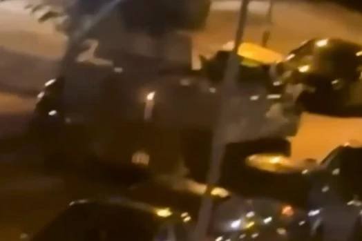 Militari beți au furat o blindată de 15 tone și au provocat distrugeri pe străzi. Mai multe mașini au fost avariate "Militari Beți Fură Blindată de 15 Tone și Provocă Distrugeri în Oraș"