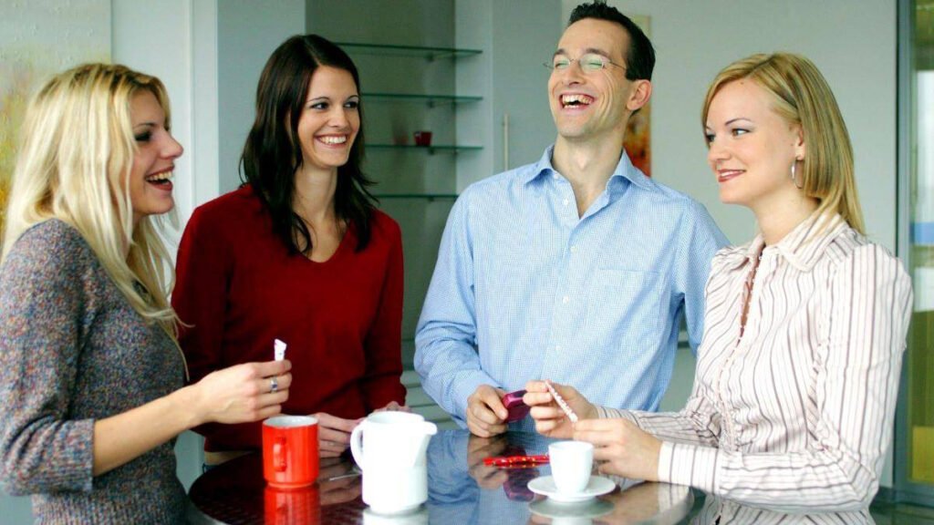 Café sau ceai: care este mai benefic pentru sănătate? Descoperirile cercetătorilor surprind! "Cafea vs Ceai: Descoperă Care este Mai Benefică pentru Sănătate Conform Cercetărilor"