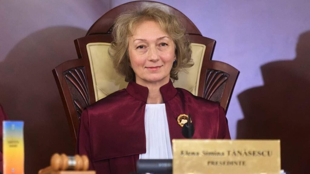 Simina Tănăsescu nu își dă demisia de la CCR după discuția secretă cu Bolojan și explică de ce s Simina Tănăsescu rămâne la CCR: Motivele după discuția secretă cu Bolojan