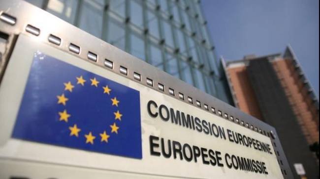 Comisia Europeană ia în calcul reducerea taxei pentru marile companii, pe fondul opoziției din UE "Comisia Europeană consideră reducerea taxei pentru marile companii în fața opoziției din UE"