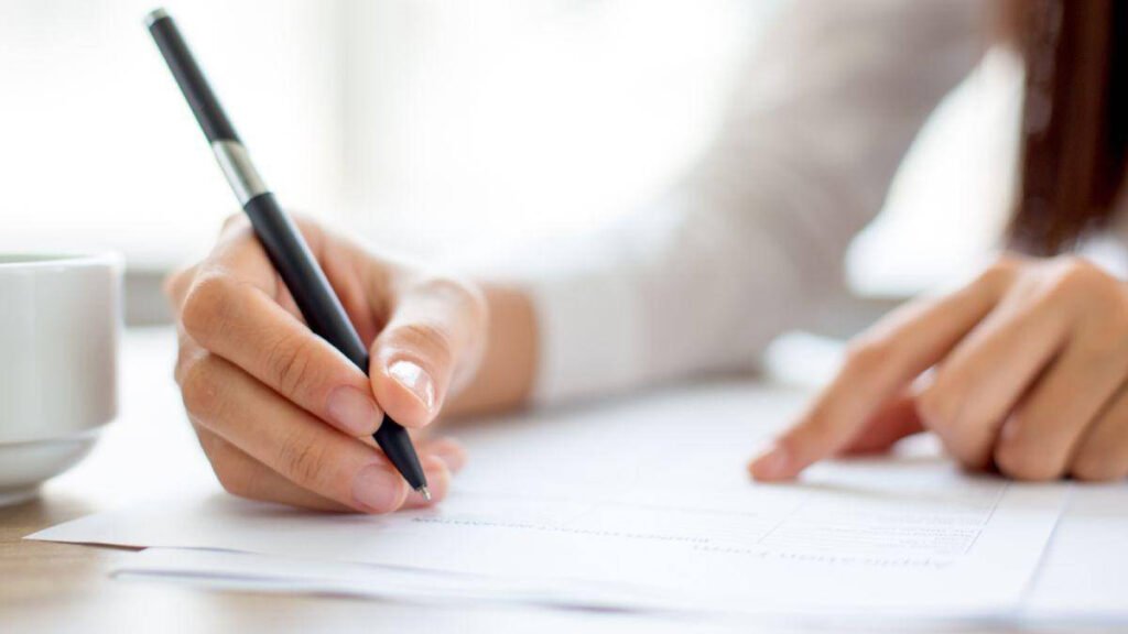 "Cum să Creezi un CV Convingător Fără Experiență Profesională: Ghidul Tău pentru Primul Loc de Muncă"
