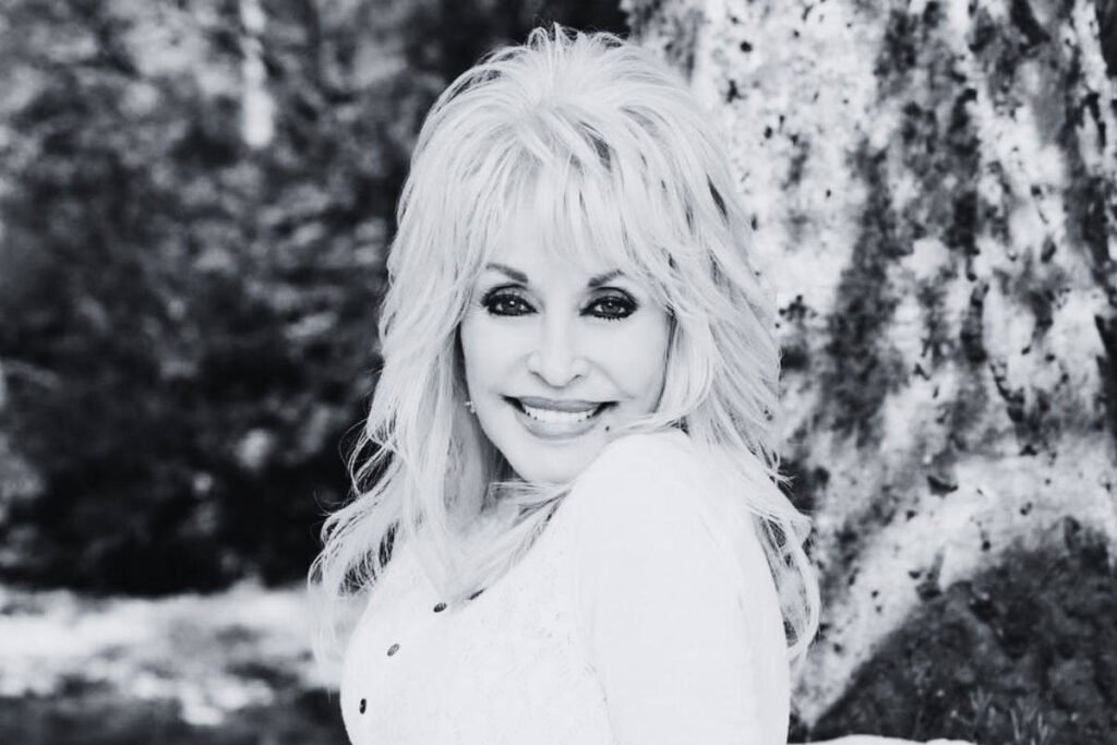 "Dolly Parton a decedat la 80 de ani: Cauzele morții celebrei artiste"