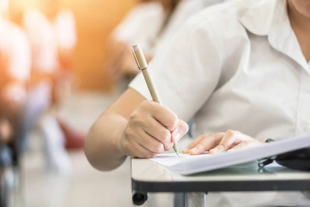 Record la Bacalaureatul de toamnă 2026: rata de promovare a urcat la 33,8% înainte de contestații "Record Bacalaureat Toamnă 2026: Rata de Promovare Crește la 33,8% înainte de Contestații"