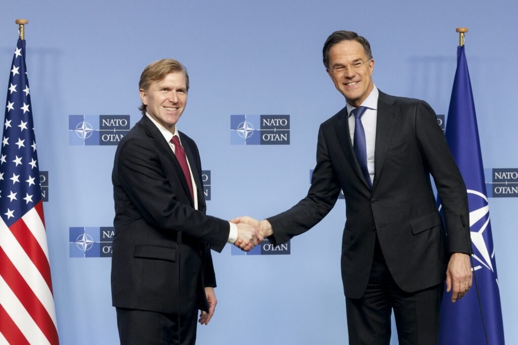 "Raportul Apărării SUA: Aliații NATO Îndemnați să Proiecteze Leadership European"