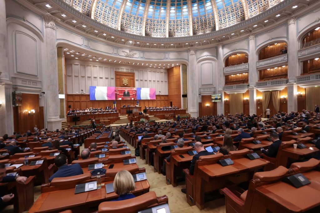 Politica neobișnuită: Parlamentul se reunește din nou în sesiune extraordinară, Nicușor Dan promite promulgarea legilor pentru PNRR "Parlamentul se Reunește în Sesiune Extraordinară: Nicușor Dan Promite Promulgarea Legilor pentru PNRR"