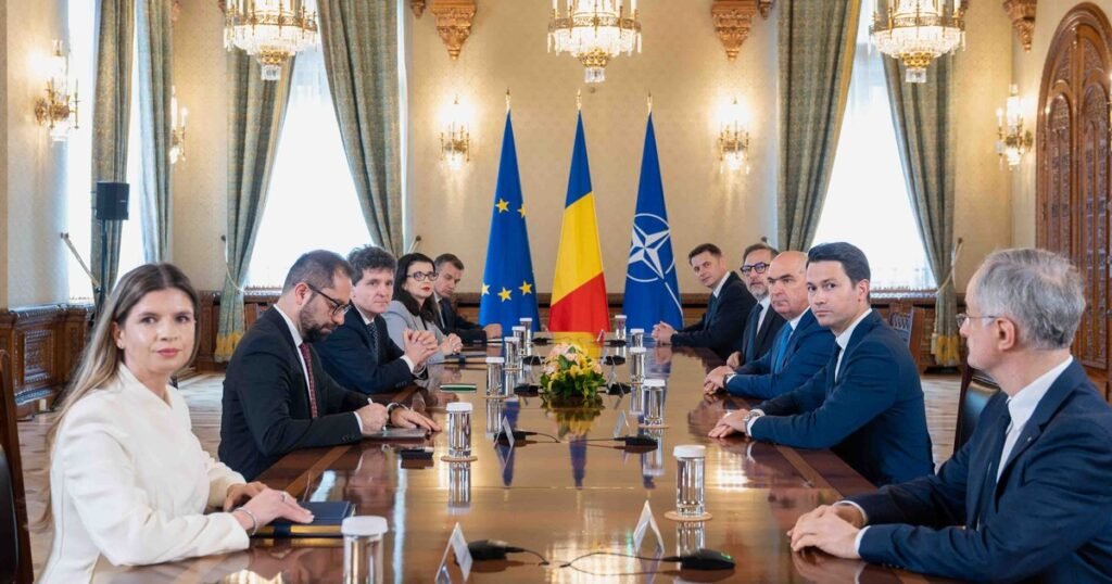 Ultima șansă pentru Legea salarizării: Nicușor Dan îi convoacă la Cotroceni pe liderii PSD, PNL, USR și UDMR Ultima șansă pentru Legea salarizării: Nicușor Dan convoacă liderii PSD, PNL, USR și UDMR la Cotroceni