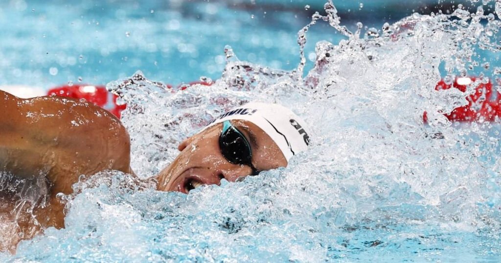 David Popovici s "David Popovici: The Rising Star of Competitive Swimming"