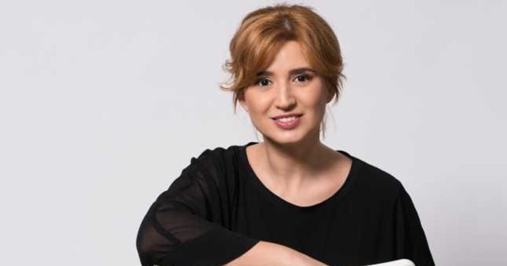 Fosta jurnalistă Sanda Nicola vorbește despre intrarea în PNL și posibila încheiere prematură a mandatului său Sanda Nicola, Fosta Jurnalistă, Discută Intrarea în PNL și Posibilitatea Încheierii Prematură a Mandatului Său