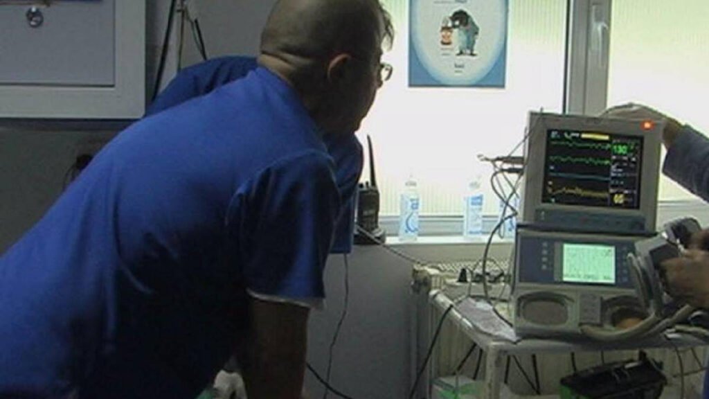 Avertismentul medicului Tudor Ciuhodaru: 4 simptome ce pot indica un infarct chiar și la 30 de ani "4 Simptome ale Infarctului: Avertismentul Medicului Tudor Ciuhodaru pentru Tinerii de 30 de Ani"