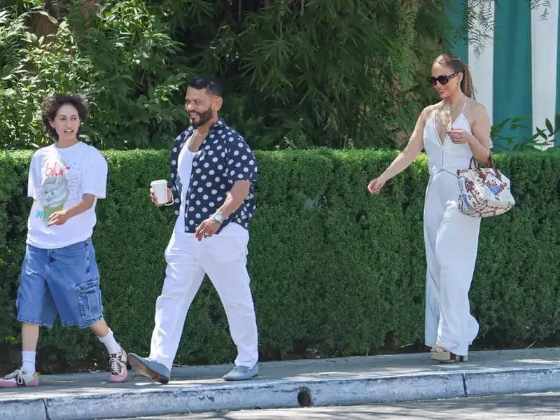 Fiica lui Jennifer Lopez, Emme, își schimbă numele în unul de băiat la 18 ani: Cum arată acum Jennifer Lopez surprinsă în Los Angeles după o masă de familie