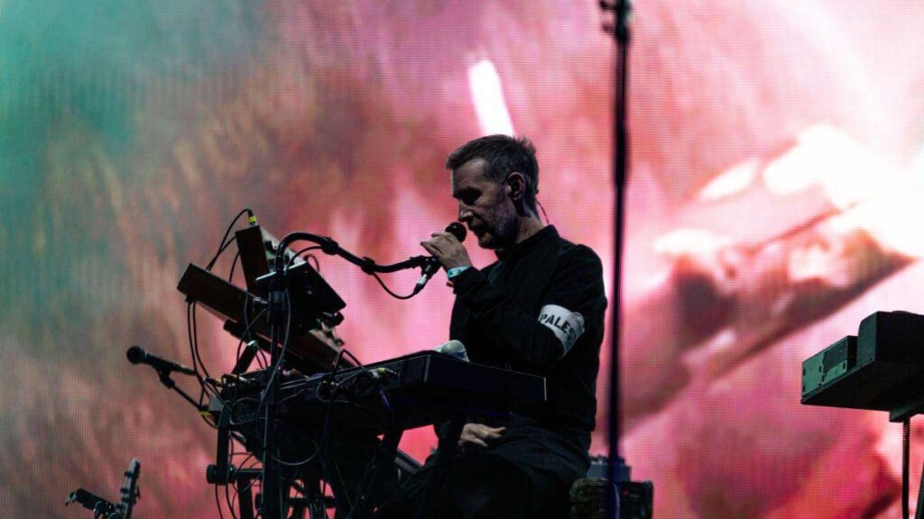 Massive Attack, interzisă în Singapore "Massive Attack Concert Ban in Singapore: Reasons Behind the Interdiction"