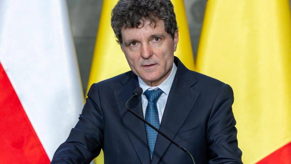 PNRR: Ultimele măsuri înainte de termen. Nicușor Dan convoacă liderii coaliției pentru legea salarizării. "PNRR: Ultimele Măsuri și Convoaiele lui Nicușor Dan privind Legea Salarizării"