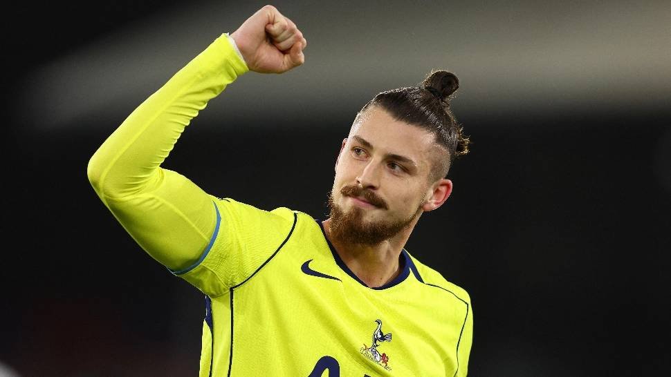 Radu Drăgușin părăsește Tottenham! Transferul la Fiorentina, în ultimele etape "Radu Drăgușin părăsește Tottenham pentru Fiorentina: Detalii despre transferul din ultimele etape"