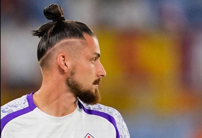 Radu Drăgușin, meci de coșmar pentru Fiorentina "Radu Drăgușin Suffered a Nightmare Match with Fiorentina"