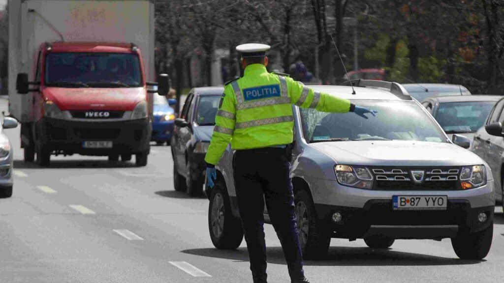 Șoferii care nu plătesc amenzi nu își pierd, deocamdată, permisul „Șoferii care ignoră amenzile nu riscă pierderea permisului de conducere, cel puțin deocamdată”