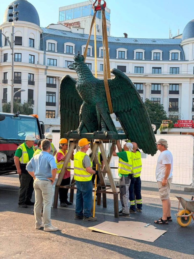 Vulturul și Grifonii S "Vulturul și Grifonii: Habitat, Comportament și Conservare"