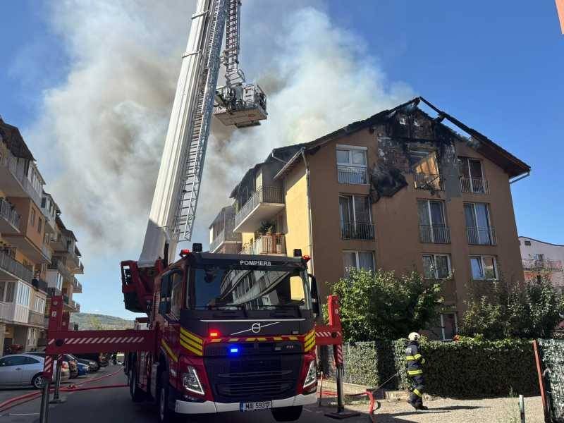 Cluj: Incendiu în mai multe apartamente ale unui bloc din Florești "Incendiu devastator în apartamentele unui bloc din Florești, Cluj"