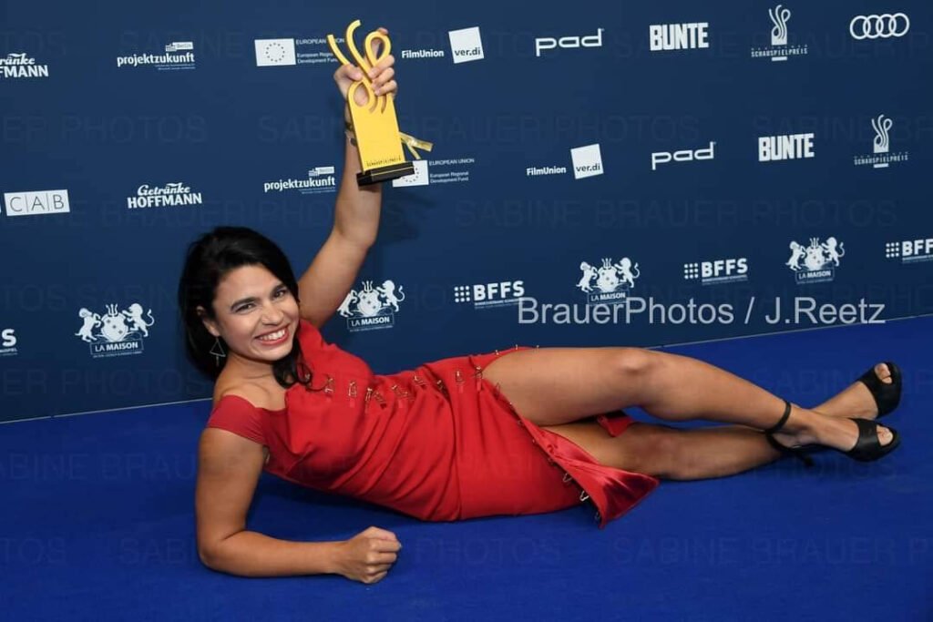 Alina Șerban, despre premiul de la Veneția: Iubirea primită depășește orice val de ură rasistă Alina Șerban despre premiul de la Veneția: Iubirea depășește ura rasistă