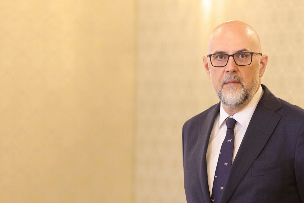 UDMR ar putea decide marți dacă îl susține pe Mureșan. Kelemen Hunor: Suntem foarte departe de 233 de voturi UDMR va decide marți susținerea lui Mureșan; Kelemen Hunor: Suntem departe de 233 de voturi
