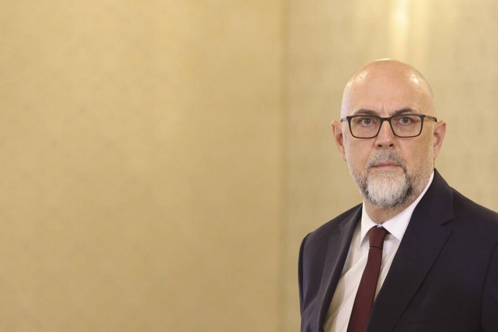 Kelemen Hunor contestă impunerea uniformelor școlare obligatorii: Nu trebuie să fie obligatorii. Kelemen Hunor Contestă Obligatorietatea Uniformelor Școlare: De Ce Nu Ar Trebui Impuse
