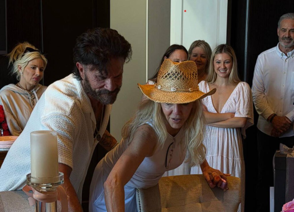 Povestea de dragoste reluată după patru decenii. Mesajul lui Lorenzo Lamas pentru Heather Locklear Povestea de dragoste reluată după patru decenii. Mesajul lui Lorenzo Lamas pentru Heather Locklear