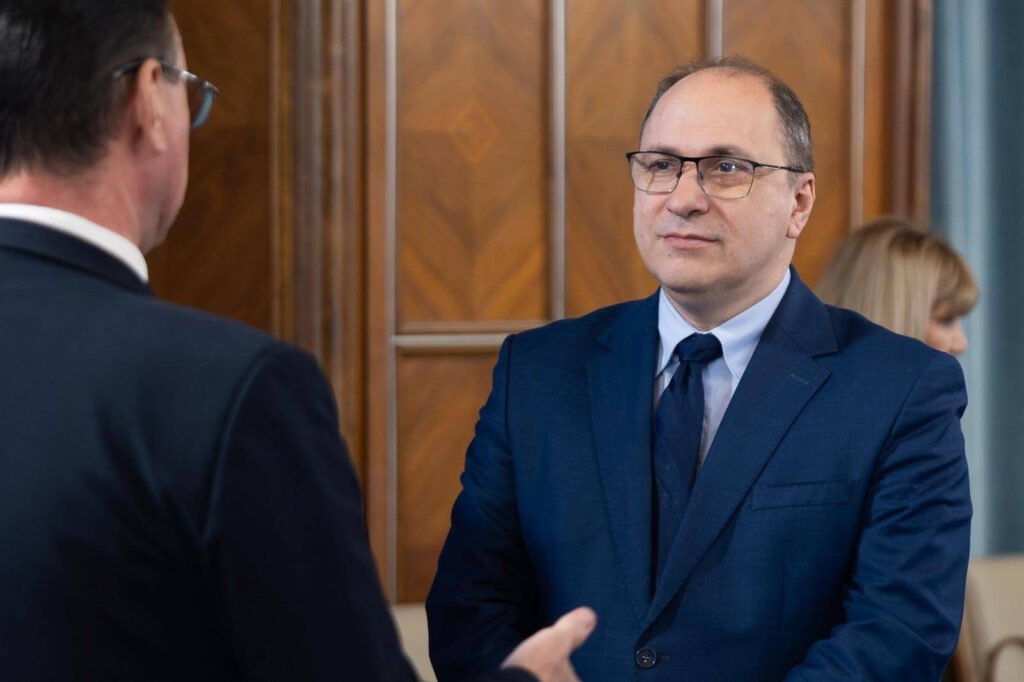 Mesajul Ministrului Educației pentru începutul anului școlar: Urări pentru elevi, profesori și părinți Mesajul Ministrului Educației pentru Anul Școlar: Urări Inspiratoare pentru Elevi, Profesori și Părinți