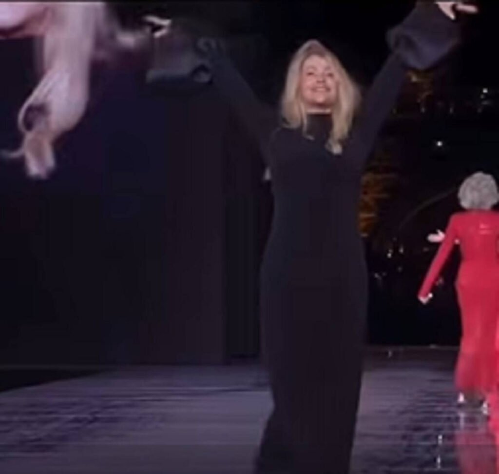 VIDEO Nadia Comăneci, pe podium la Paris alături de Celine Dion, Jane Fonda și Viola Davis. A purtat creații românești VIDEO Nadia Comăneci, pe podium la Paris alături de Celine Dion, Jane Fonda și Viola Davis. A purtat creații românești