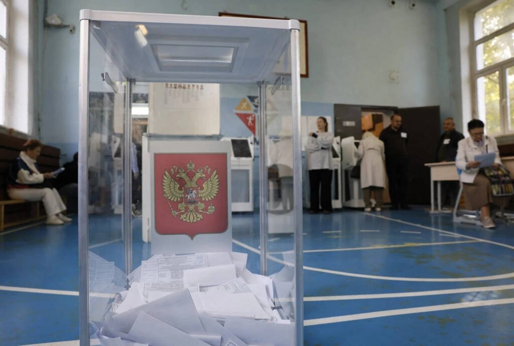 Alegeri parlamentare în Rusia. Un partid de opoziție reclamă presiuni asupra observatorilor din secțiile de votare "Alegeri Parlamentare în Rusia: Presiuni asupra Observatorilor din Secțiile de Votare, Reclamată de un Partid de Opoziție"