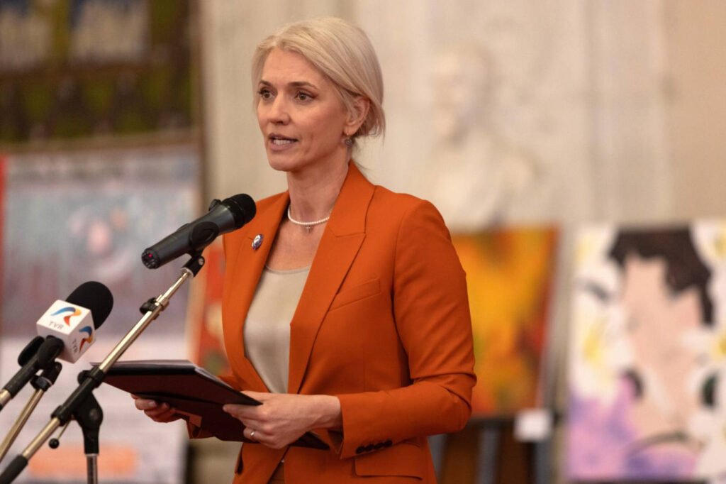 Alina Gorghiu (PNL) critică dur premierul: „Nu exclud demisia lui Ilie Bolojan” "Alina Gorghiu Critică Premierul: Posibilitatea Demisiei Lui Ilie Bolojan"
