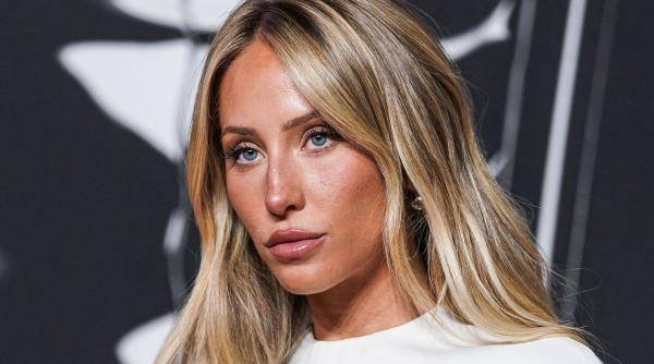Alix Earle părăsește TikTok pentru Netflix: 1,4 miliarde de urmăritori, transformați în audiență TV "Alix Earle Părăsește TikTok pentru Netflix: Cum 1,4 Miliarde de Următori Se Transformă în Audiență TV"