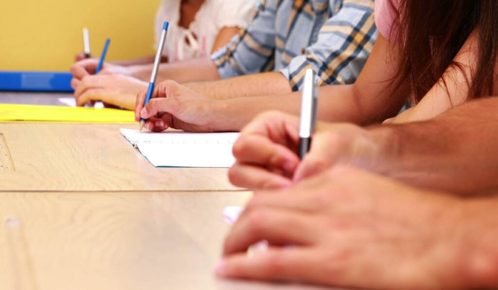Bacalaureat 2030: Ce examene vor susține elevii din clasa a IX Bacalaureat 2030: Examenele Elevilor din Clasa a IX-a - Tot Ce Trebuie Să Știi