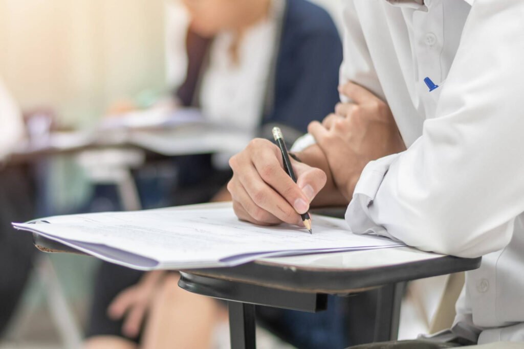 Programele pentru Bac 2030: Examenele pentru Elevii din Clasa a IX-a Publicate în Monitorul Oficial