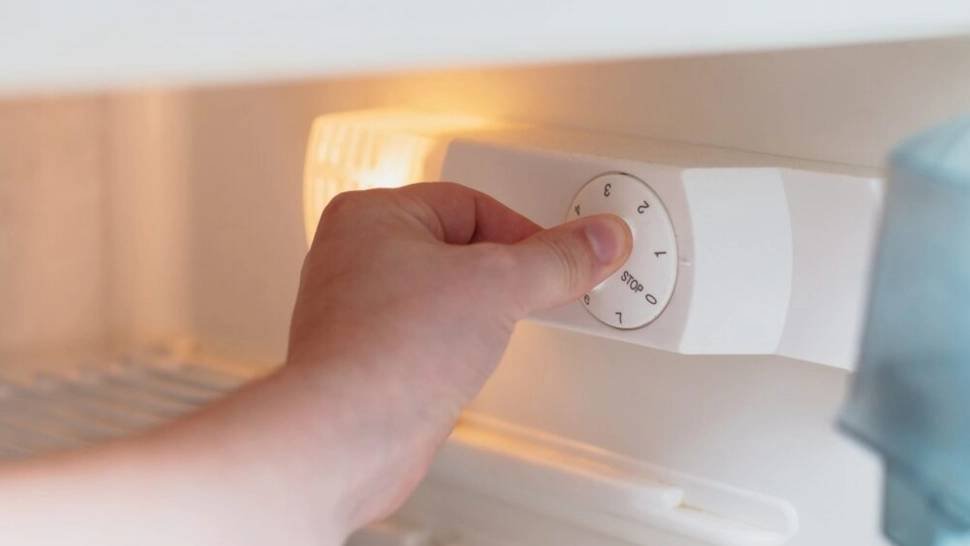 Cum să ajustezi frigiderul la finalul verii pentru a evita risipa de energie Ghid: Ajustează-ți frigiderul la sfârșitul verii pentru a economisi energie eficient