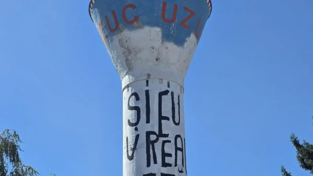 "Fabrica UZUC din Ploiești Transformă Spațiul în Muzeu cu Peste 100 de Artiști"