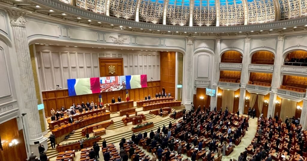 Parlamentul își reia activitatea în a doua sesiune ordinară a anului. Formarea noului Guvern, una dintre mize Parlamentul Reia Activitatea: Formarea Noului Guvern în A Doua Sesiune Ordinară a Anului