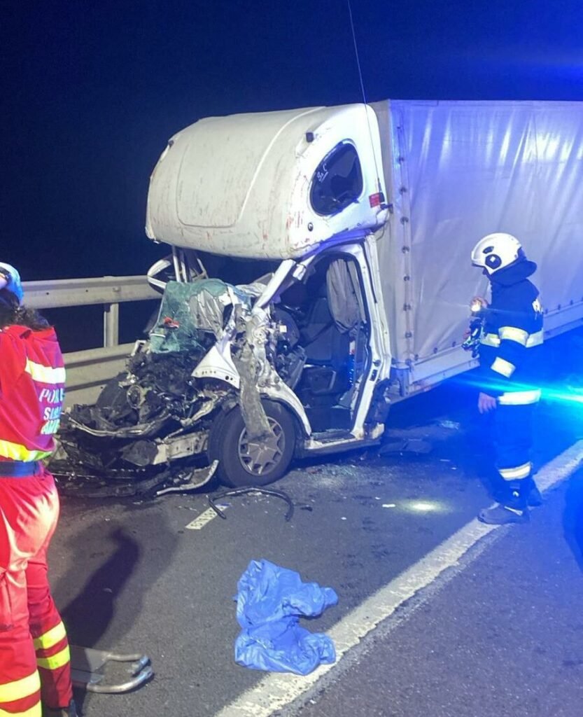 Accident mortal pe A1, sens Sibiu-Sebeș: Un șofer de 34 de ani a decedat după ce a intrat cu autoutilitara într Accident mortal pe A1: Șofer de 34 de ani decedat după coliziune cu autoutilitara pe ruta Sibiu-Sebeș