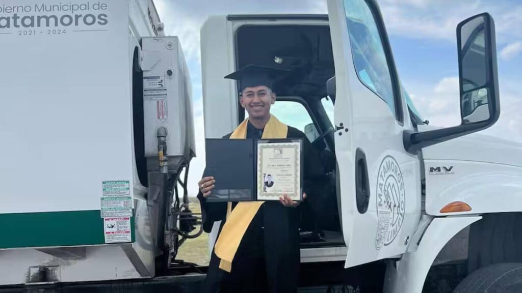 După cinci ani ca gunoier, a revenit la camionul de gunoi pentru o fotografie emoționantă la absolvirea facultății de Drept "Absolvire în Drept: Emoția unui fost gunoier la revenirea în camionul de gunoi după cinci ani"