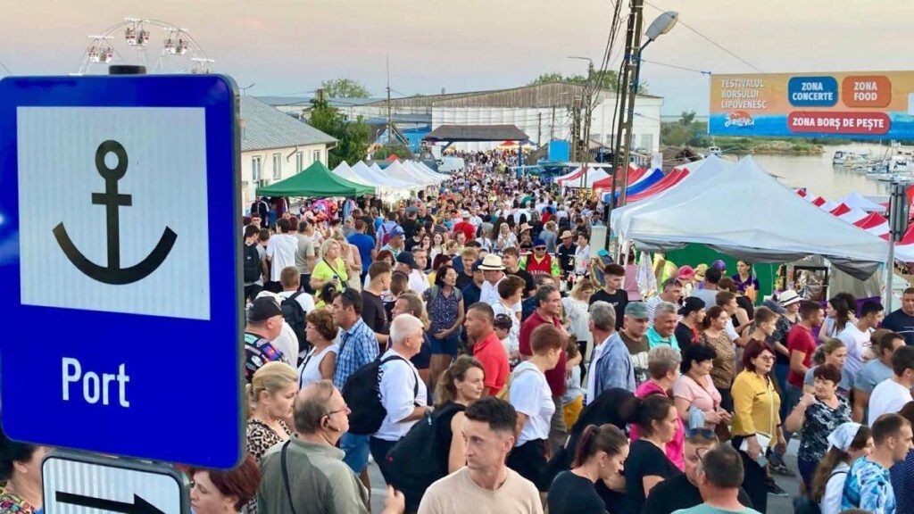 Festivalul falșilor din Jurilovca: sute de turiști atrași de informații eronate de pe internet și răspunsuri generate de ChatGPT. "Festivalul Falșilor din Jurilovca: Impactul Informațiilor Incorecte și ChatGPT asupra Turismului"