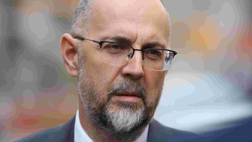 Kelemen Hunor sugerează un pact rapid: Aprobat Guvernul, apoi fiecare își urmează calea! "Kelemen Hunor Propune Pact Rapid: Guvern Aprobat, Fiecare Pe Calea Sa!"