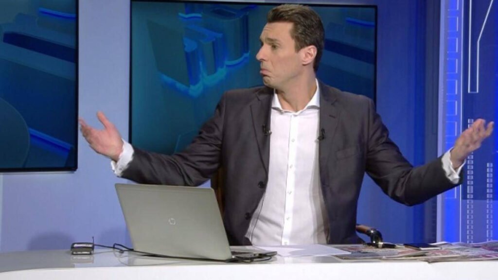 Mircea Badea, corectat de mama sa chiar la începutul emisiunii. „Ai făcut un pleonasm deja!” Mircea Badea, corectat de mama sa chiar la începutul emisiunii. „Ai făcut un pleonasm deja!”
